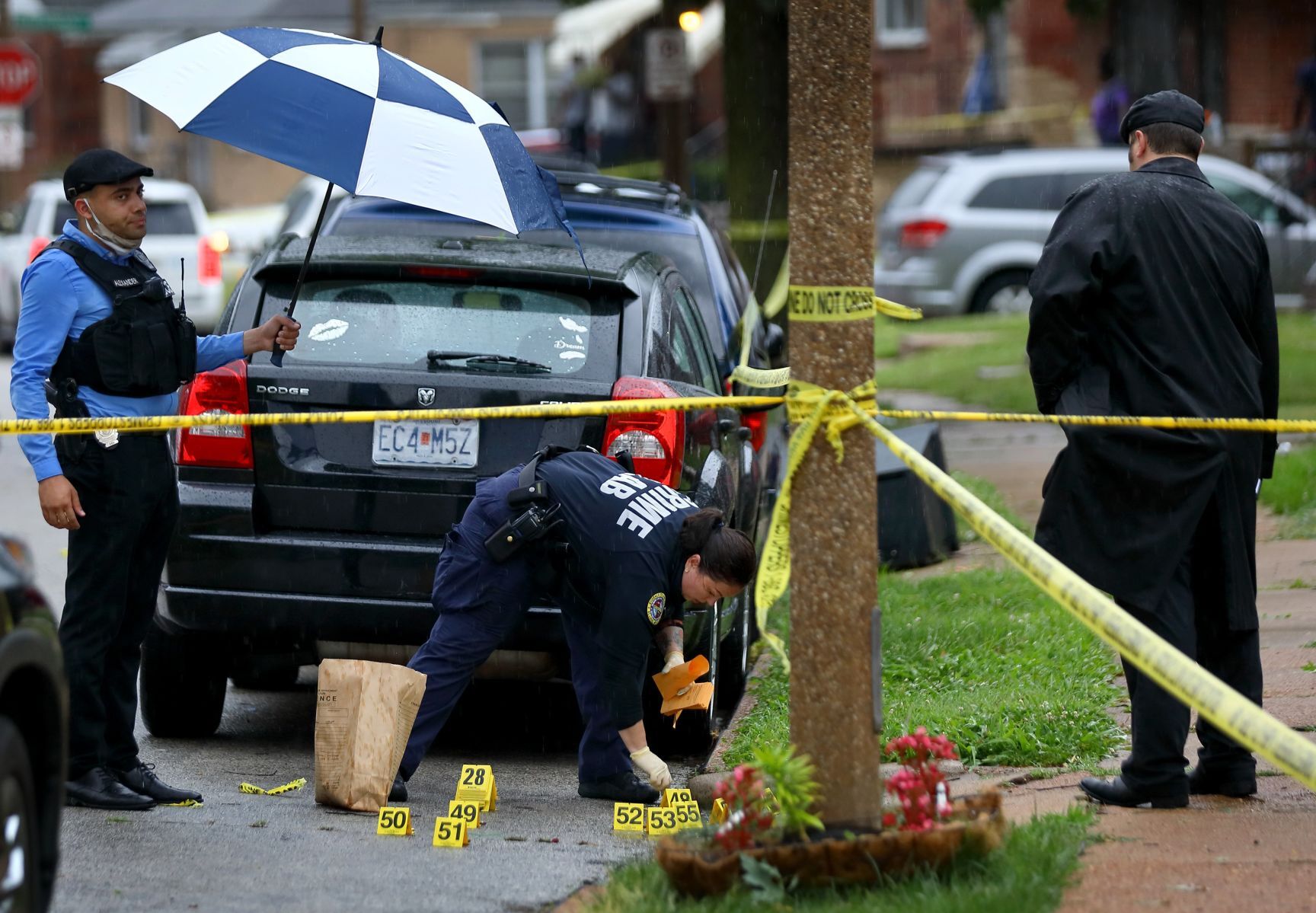 Three people shot in the 4100 block of Dressell Ave